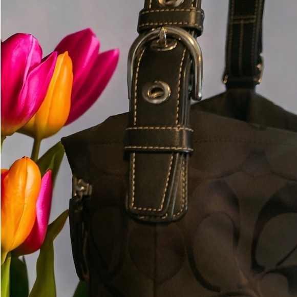 Coach Hobo Signature Bag - Picture 3 of 6